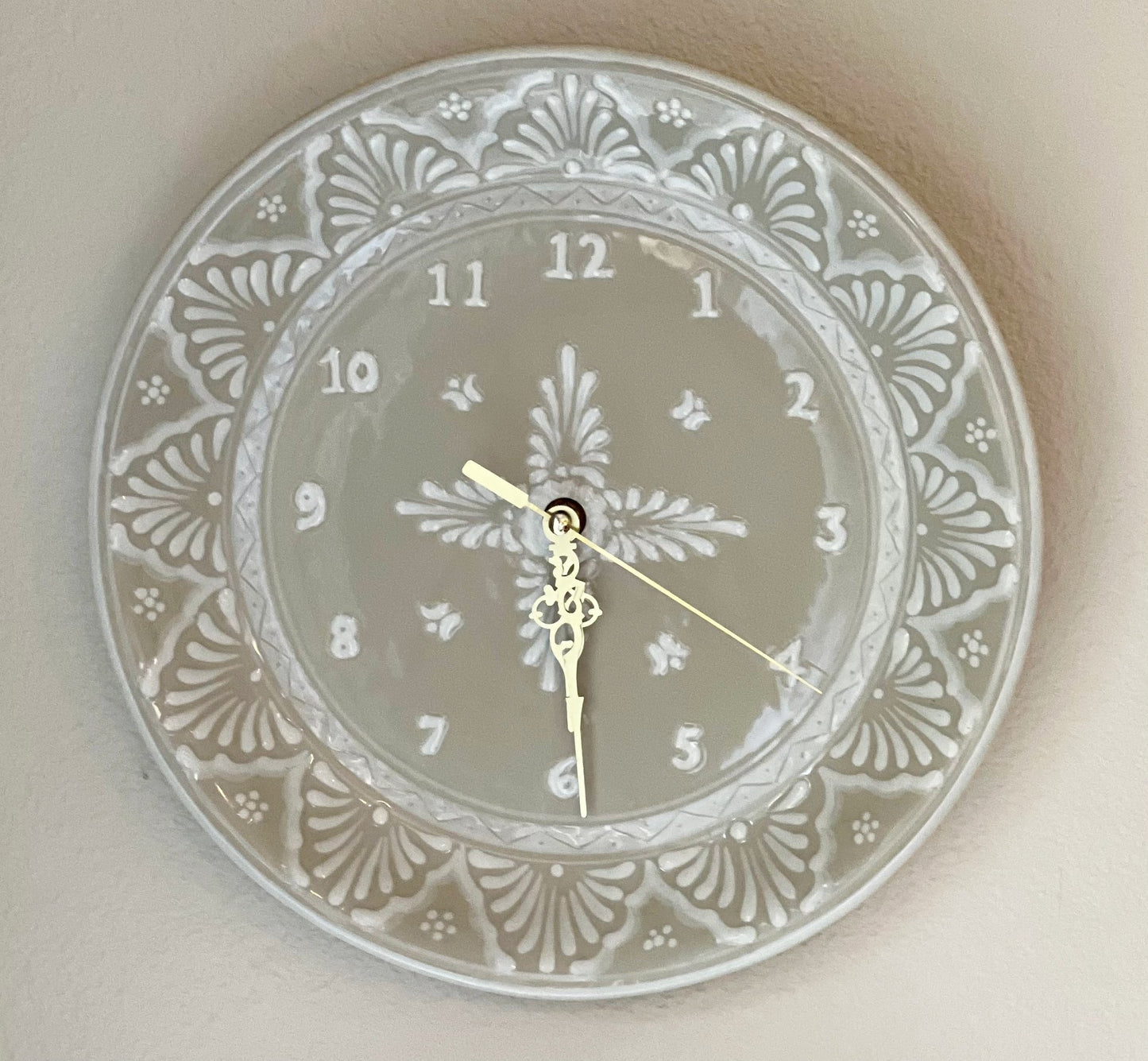 Beautiful Talavera Blanca Clock - 30cm image 2