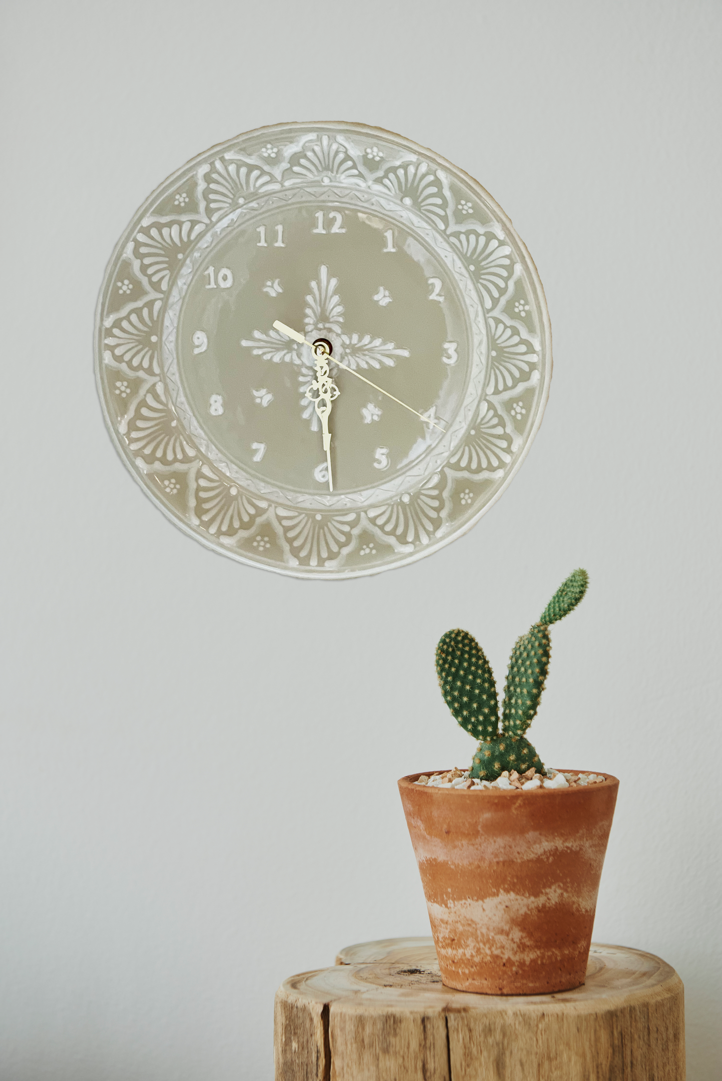 Beautiful Talavera Blanca Clock - 30cm image 3