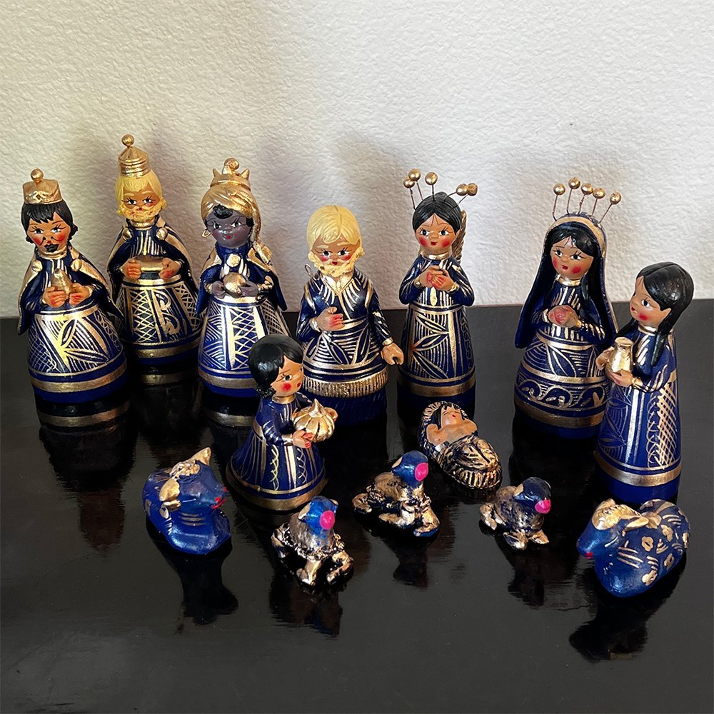 Beautiful 14 Pieces Large Mexican Clay Nativity 6in Blue image 2