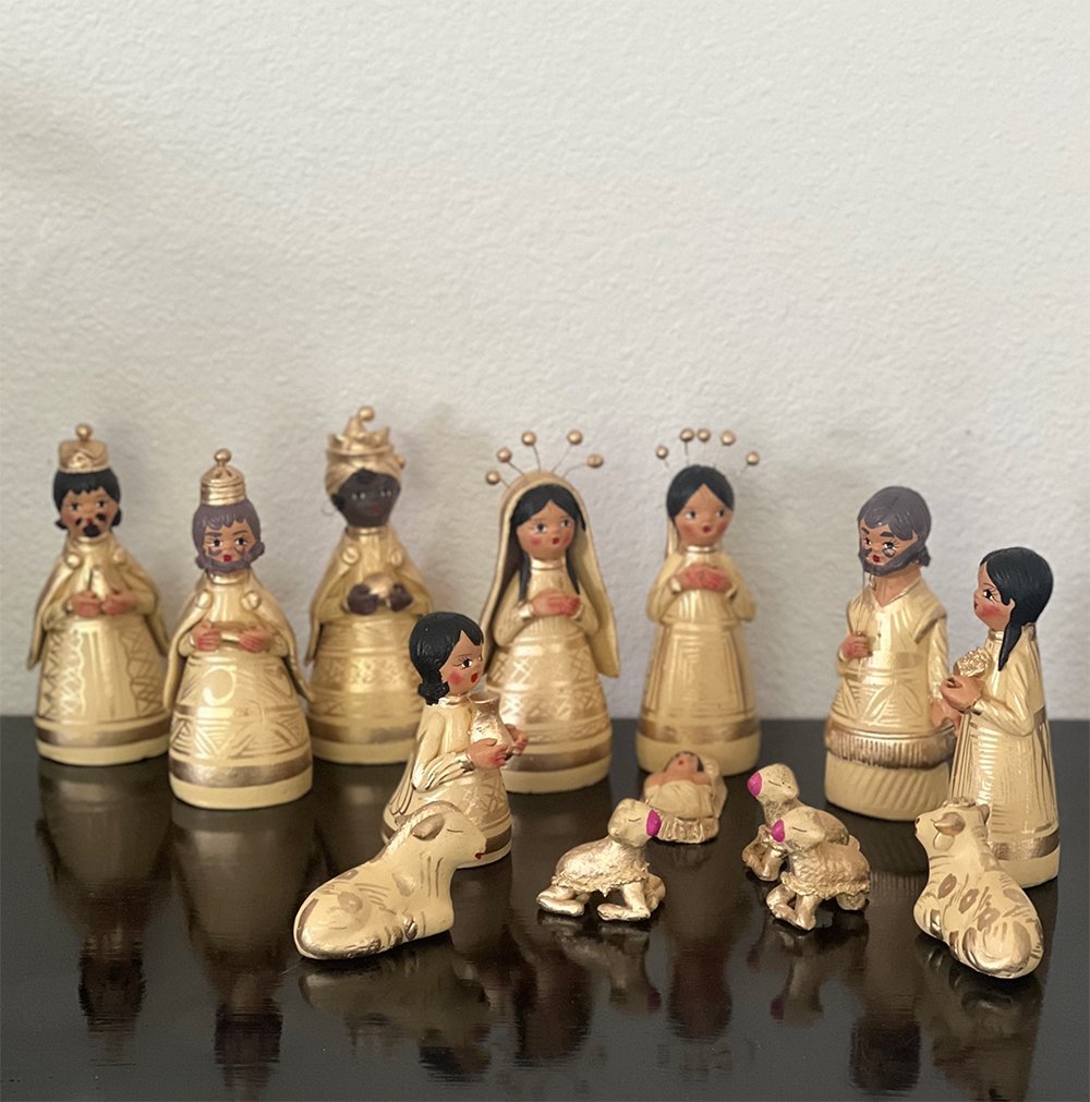 Beautiful 14 Pieces Large Hand Painted Clay Nativity 6in Beige image 2