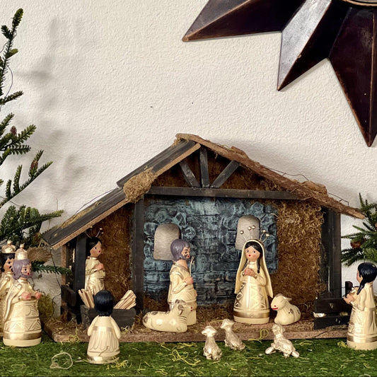 Beautiful 14 Pieces Large Hand Painted Clay Nativity 6in Beige image 0