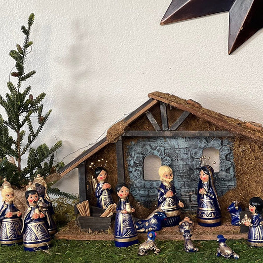 Beautiful 14 Pieces Large Mexican Clay Nativity 6in Blue image 0